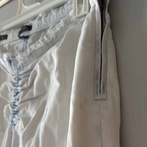 Wild Fable White wash Flare Wide Leg denim Jeans with ruched detail and side zip - Picture 5 of 8